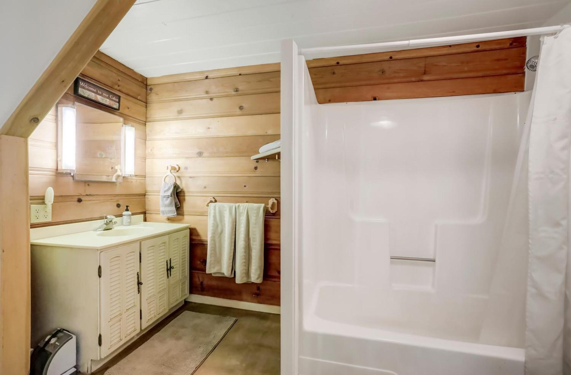 Spacious Classic Cabin Retreat- Near Lassen Mill Creek Ngoại thất bức ảnh