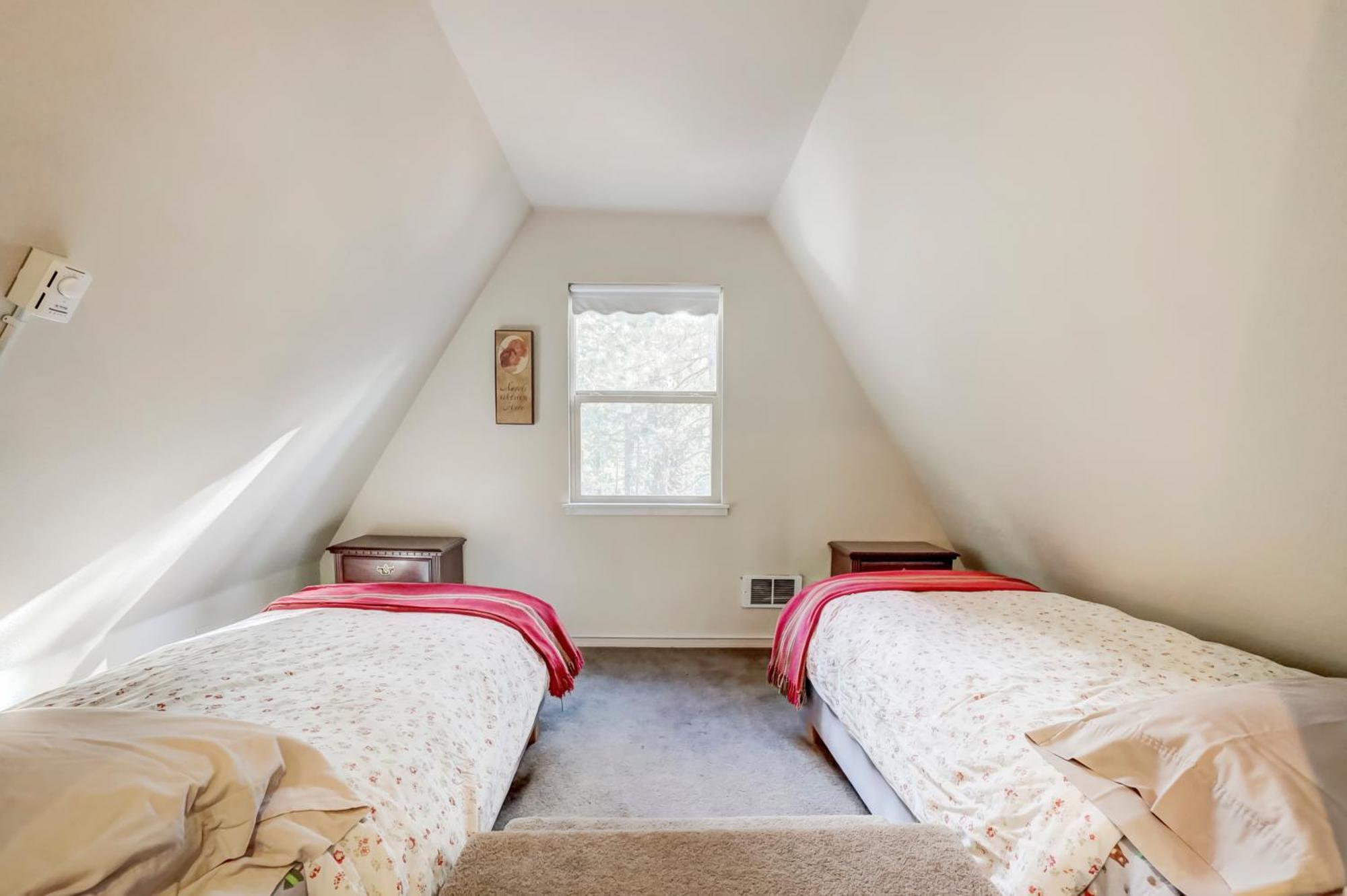 Spacious Classic Cabin Retreat- Near Lassen Mill Creek Ngoại thất bức ảnh