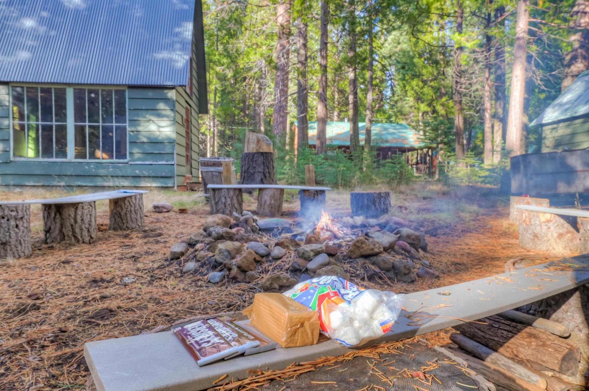 Spacious Classic Cabin Retreat- Near Lassen Mill Creek Ngoại thất bức ảnh
